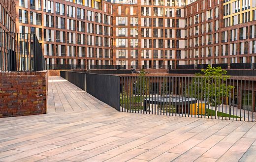 Террасы из керамогранита на опорах Level в ЖК "Vander Park", г. Москва